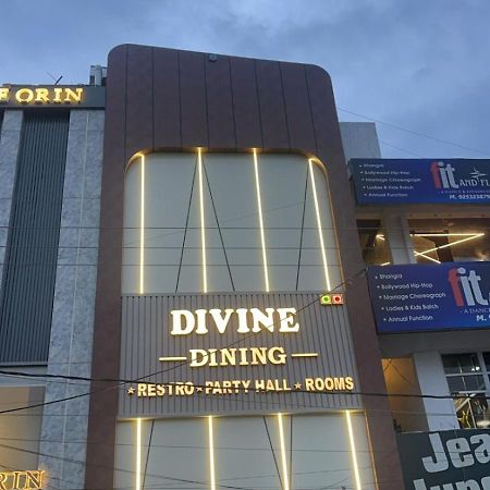 Divine Hotel Karnāl Exteriör bild