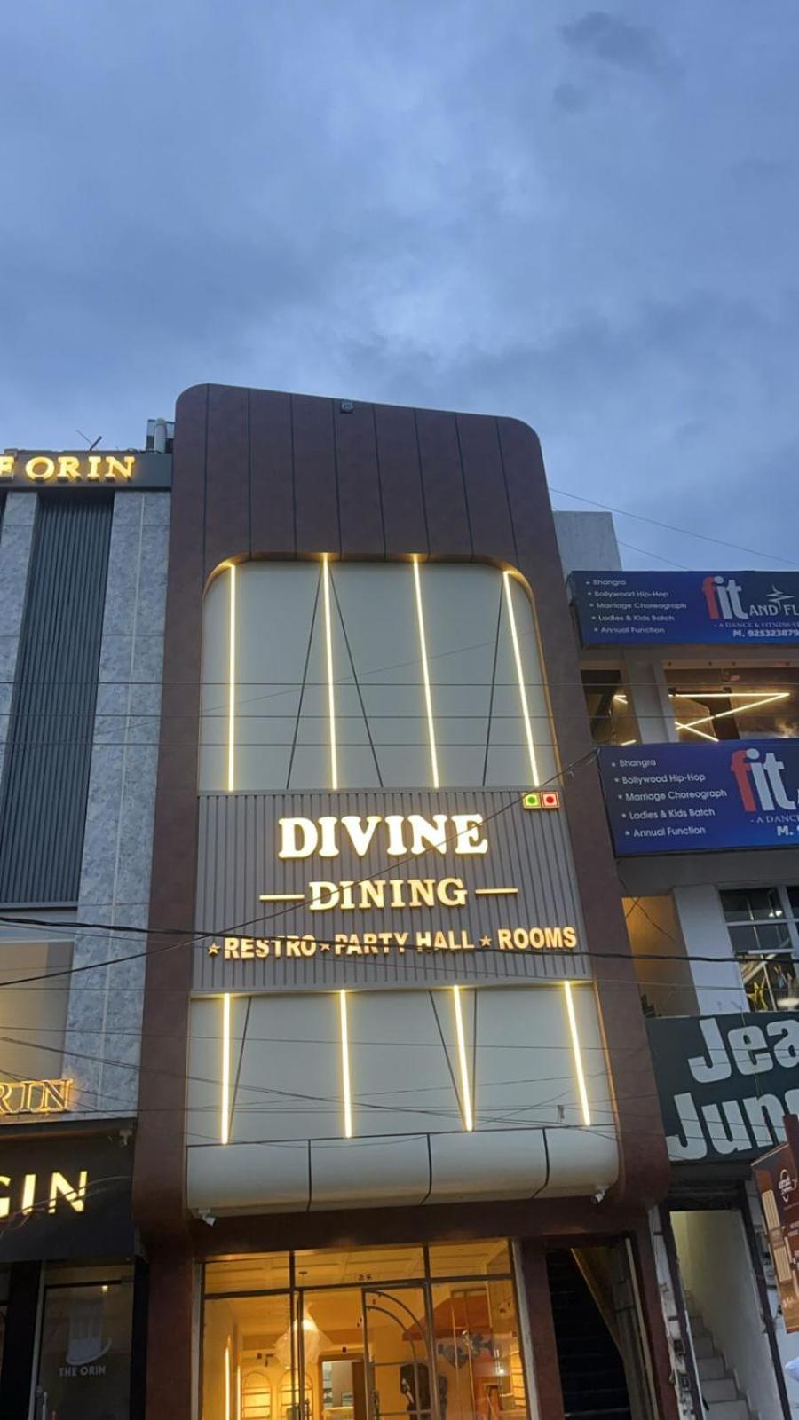 Divine Hotel Karnāl Exteriör bild